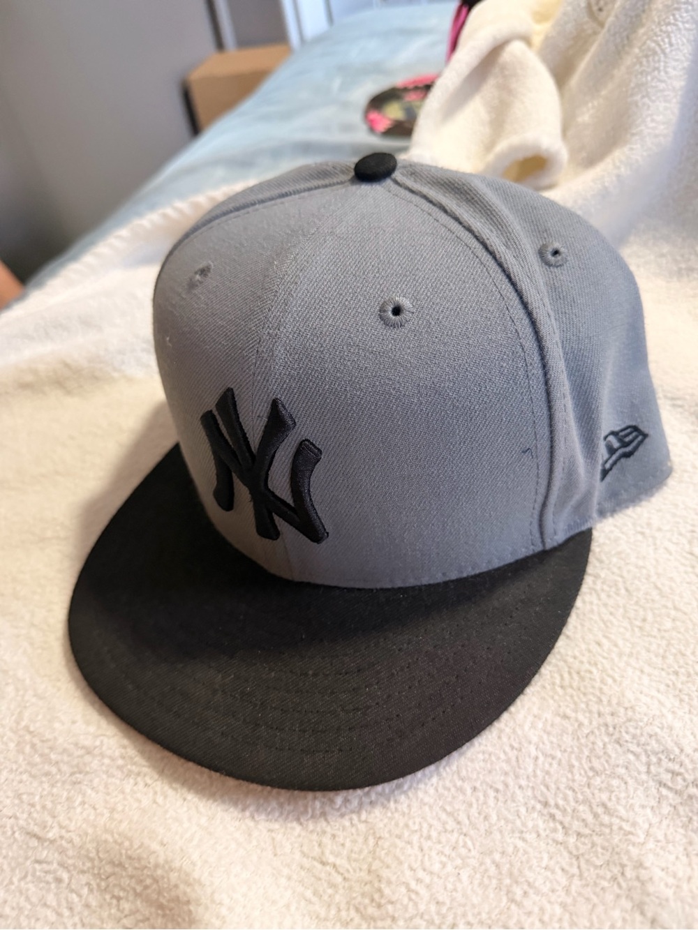 New Era Gray Crown Black Brim New York Yankees Snapback